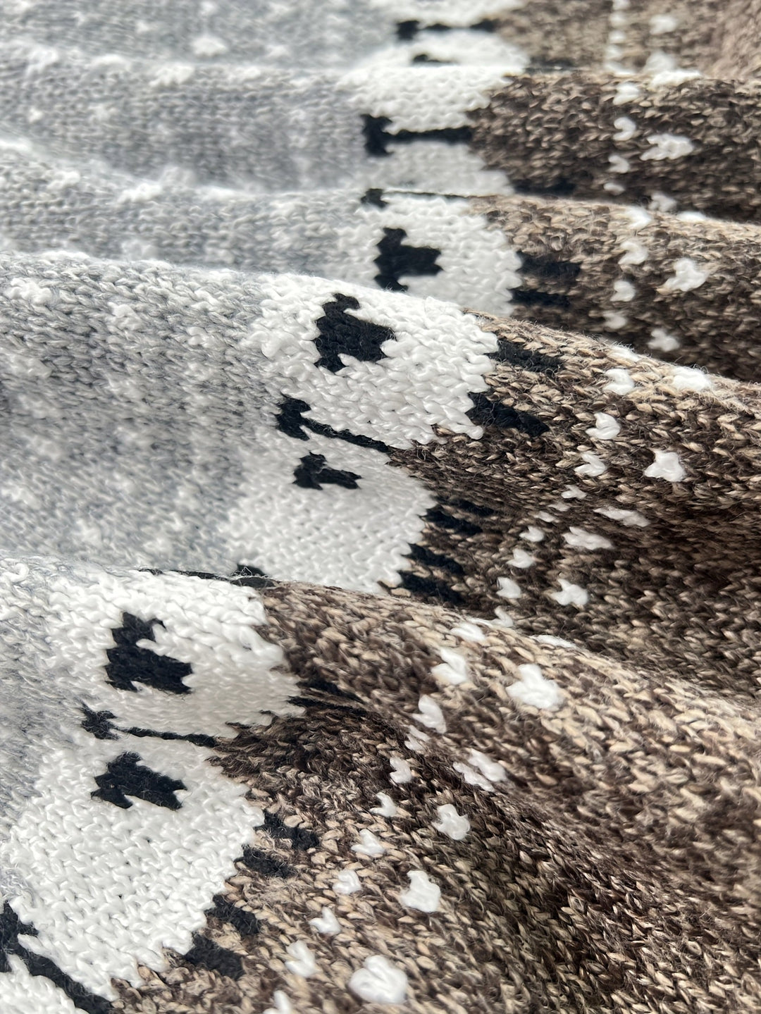 Nordic | Elegant Winter Sweater with Sheep Jacquard Pattern